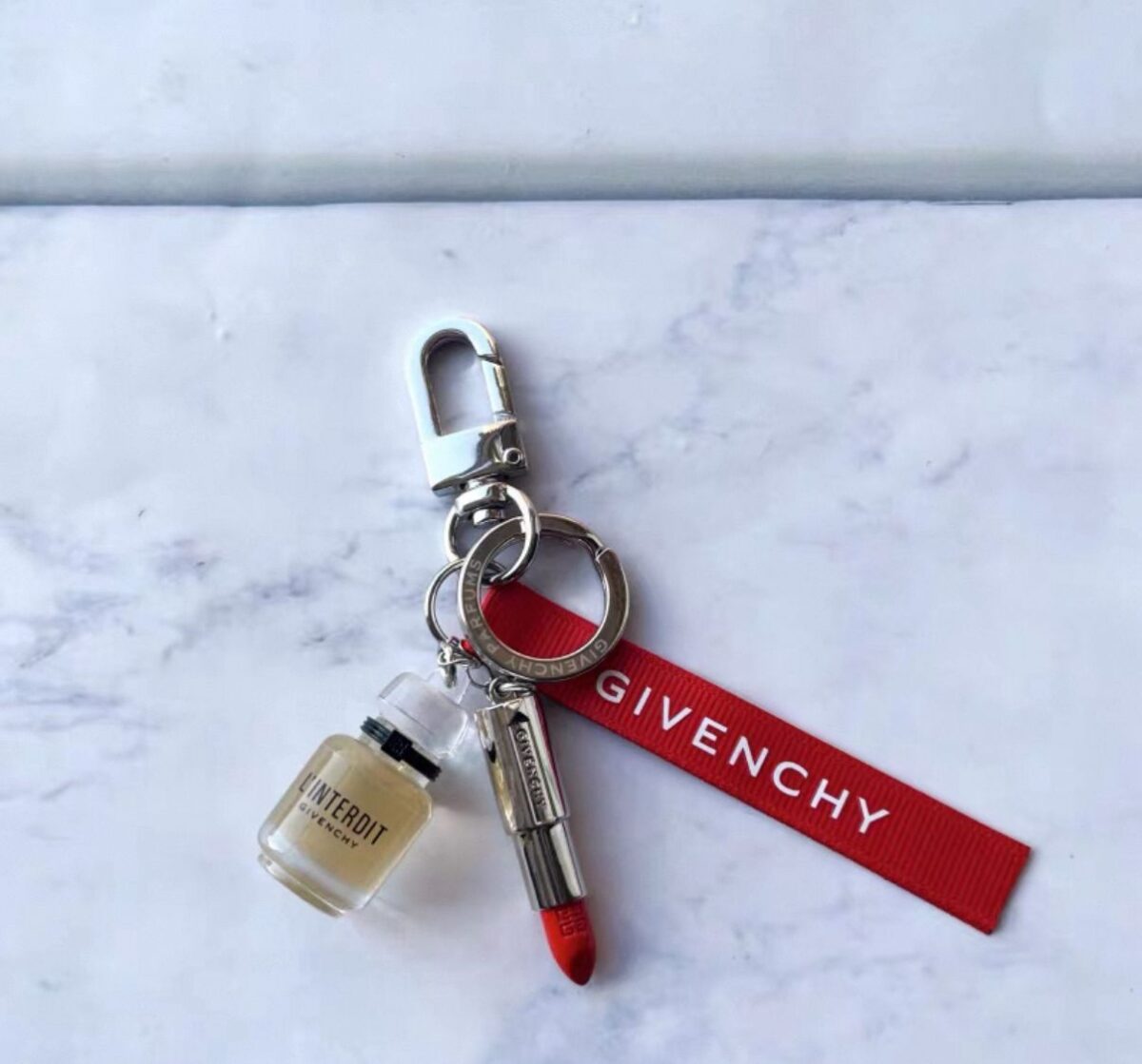 ⁦ميدالية GIVENCHY⁩ - الصورة ⁦3⁩