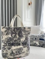 ⁦حقيبة Dior⁩ - الصورة ⁦6⁩