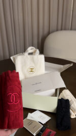 VIP Chanel gift - Image 4