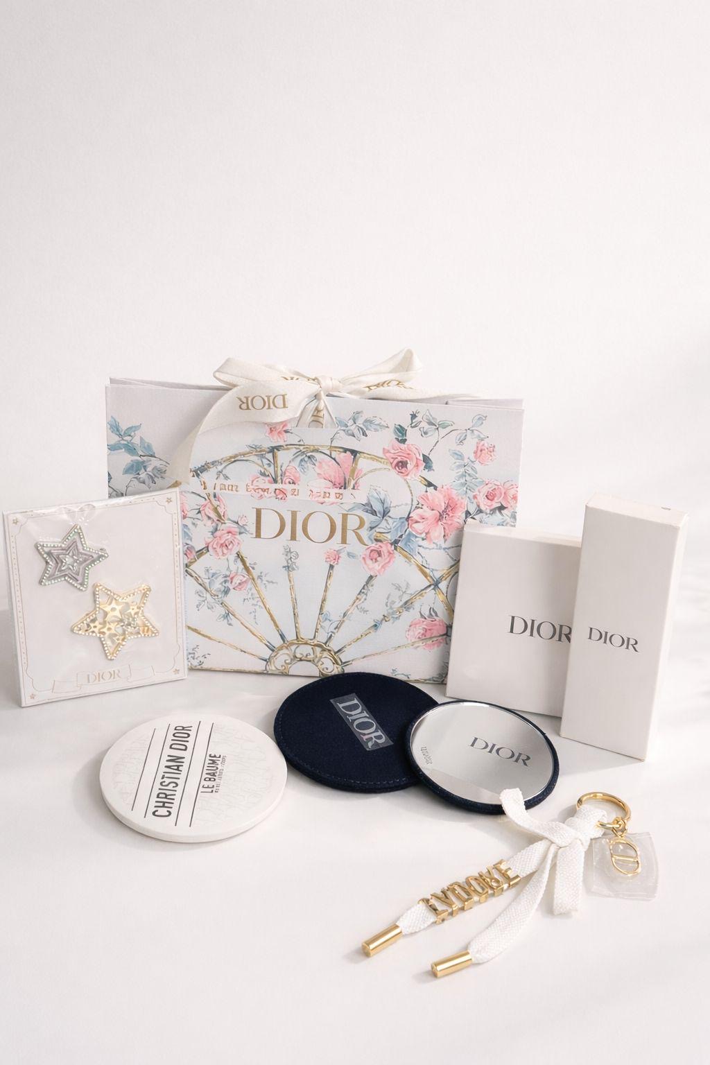 23a196bd-fc33-4c77-83b3-7b08f437177f DIOR PACKAGE - الصورة 1
